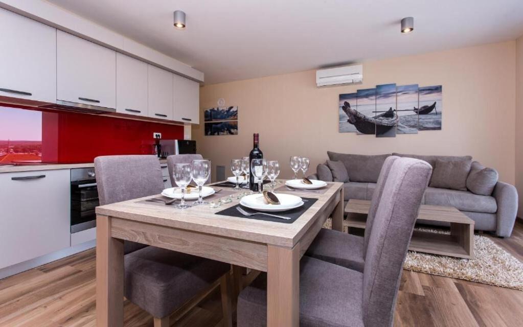 Apartments Marina Малинська Екстер'єр фото