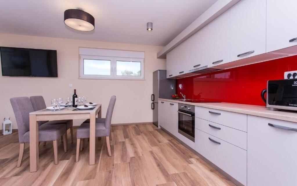 Apartments Marina Малинська Екстер'єр фото