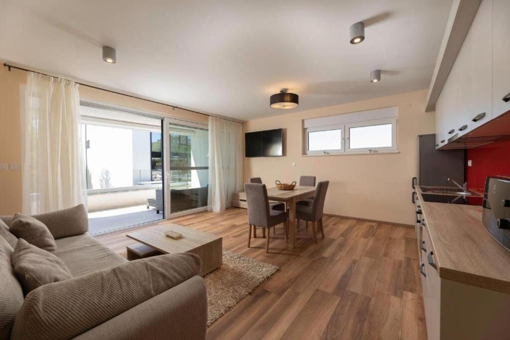 Apartments Marina Малинська Екстер'єр фото